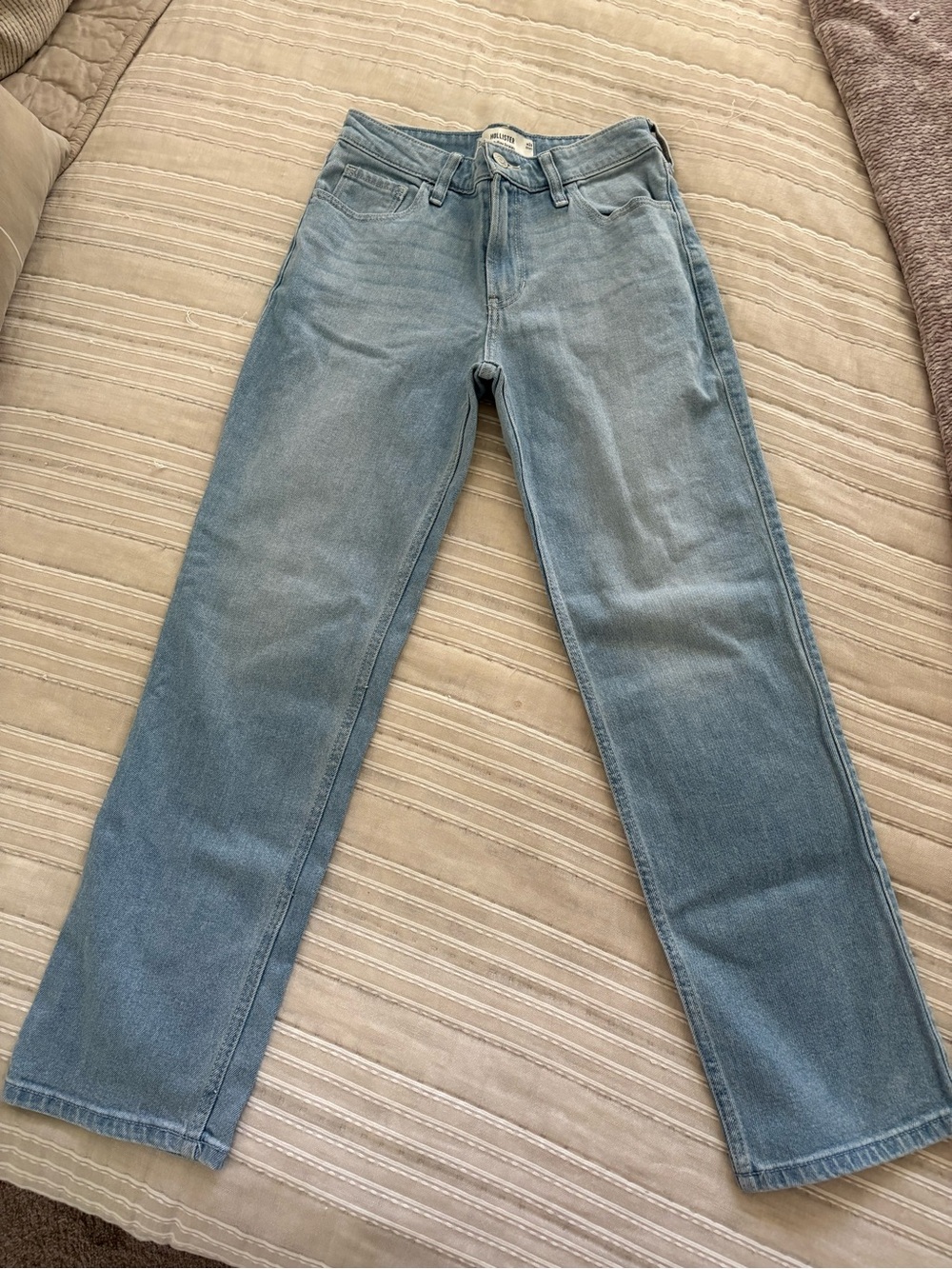 Hollister Women’s High Rise Straight Jeans Light Wash W26 Size 2 Short ✨